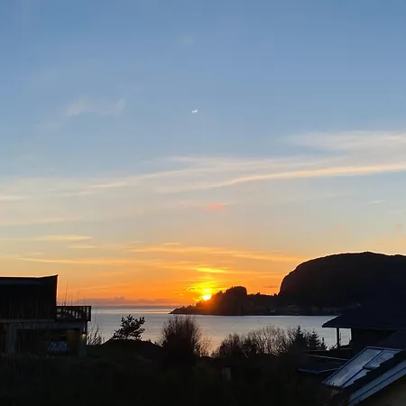 Sjarmerende Hus I Havgapet I Selje * Salta