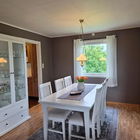 Sjarmerende Hus I Havgapet I Selje *