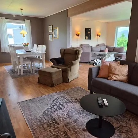 Sjarmerende Hus I Havgapet I Selje